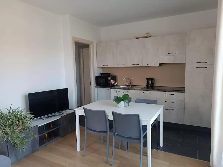 Residence Solare Con Piscina Appartamento 4 Sueglio 0*,