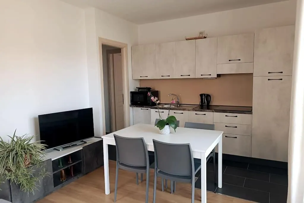 Residence Solare Con Piscina Appartamento 4 Sueglio 0*,
